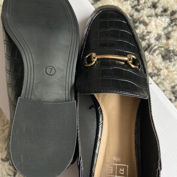 CORE flats with gold detailing - Picture 4 of 4